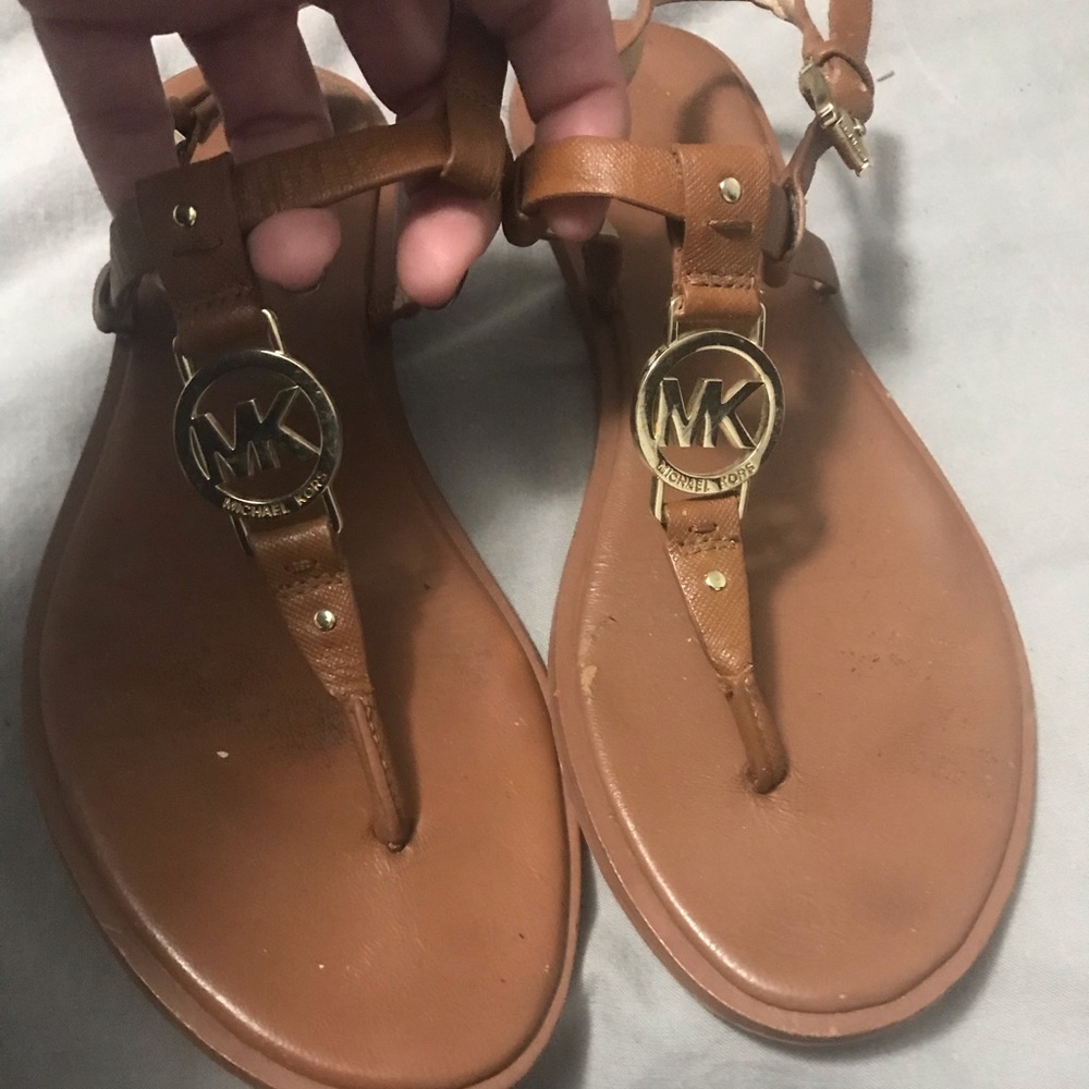MK sandals size 9 used but in good condition.